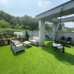 Guest house Yolo House 